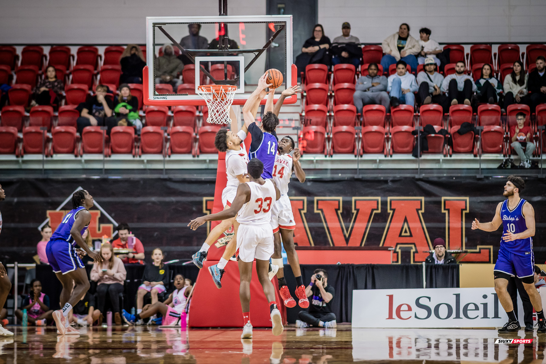  Université Laval - Bishop's University - Basketball - RSEQ 2025 - Basketball M - U.Laval (65) vs (73) Bishop's (#RSEQ25BMULBI02) Photo by: Louis Charland | Siuxy Sports 2025-02-01
