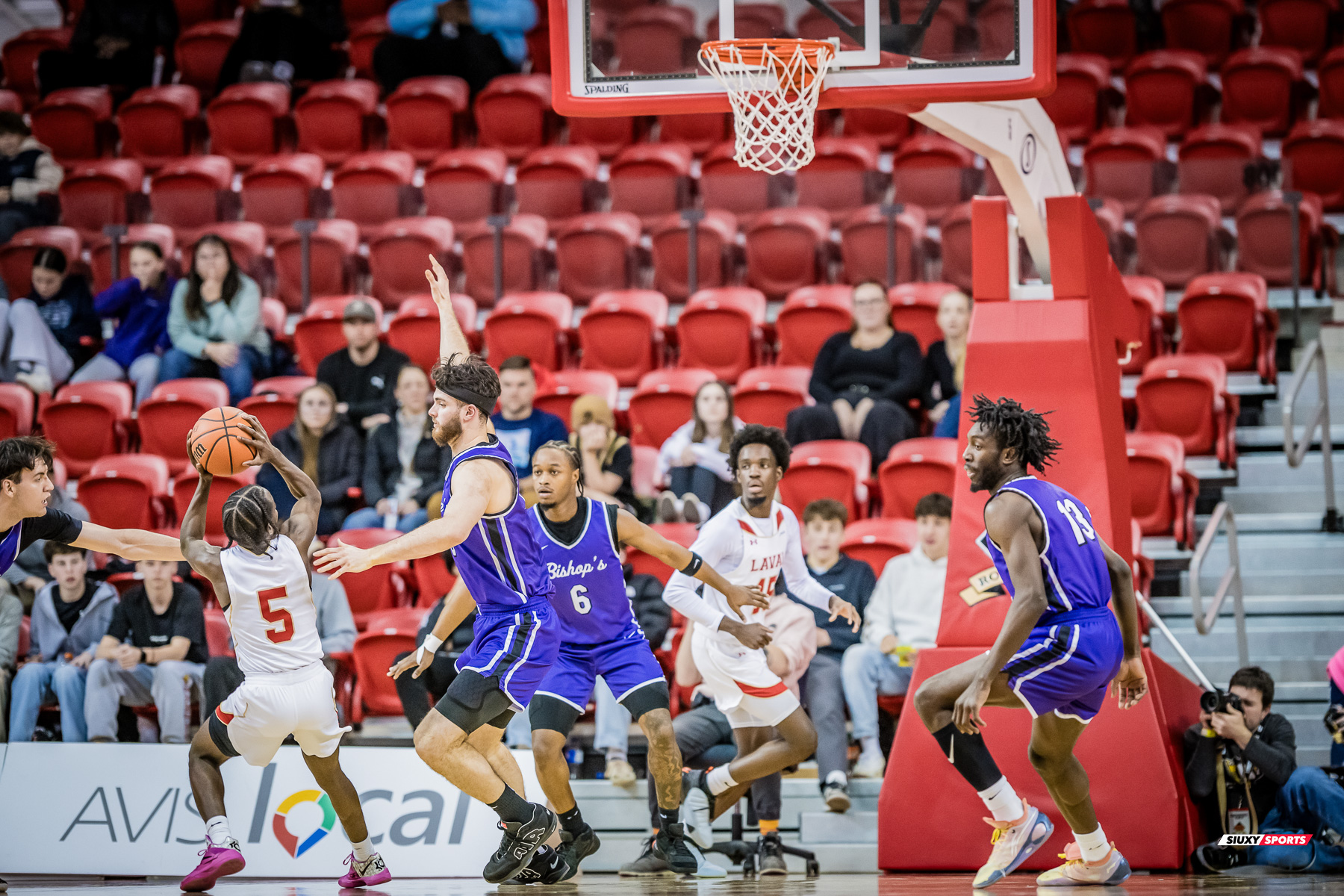  Université Laval - Bishop's University - Basketball - RSEQ 2025 - Basketball M - U.Laval (65) vs (73) Bishop's (#RSEQ25BMULBI02) Photo by: Louis Charland | Siuxy Sports 2025-02-01