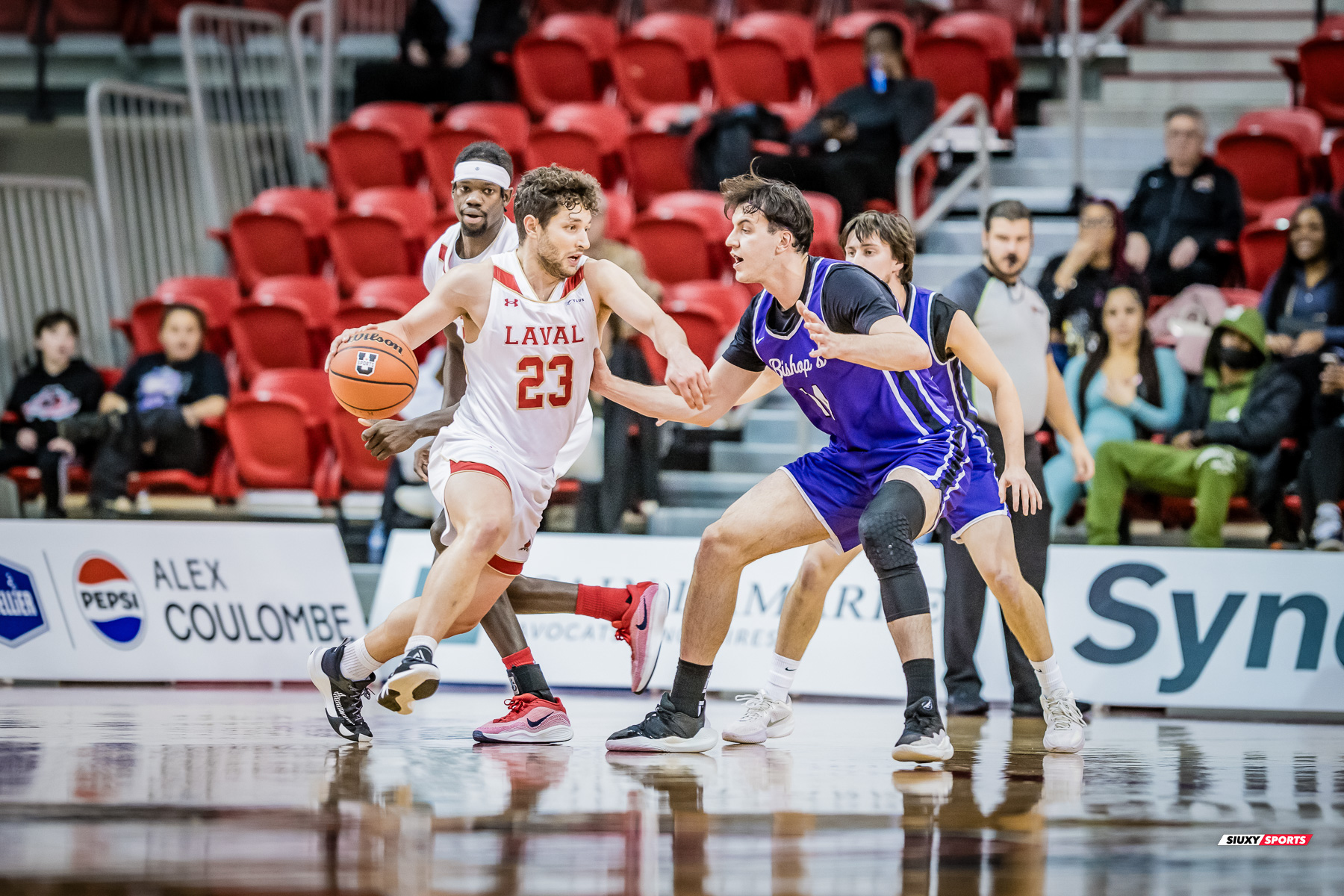  Université Laval - Bishop's University - Basketball - RSEQ 2025 - Basketball M - U.Laval (65) vs (73) Bishop's (#RSEQ25BMULBI02) Photo by: Louis Charland | Siuxy Sports 2025-02-01