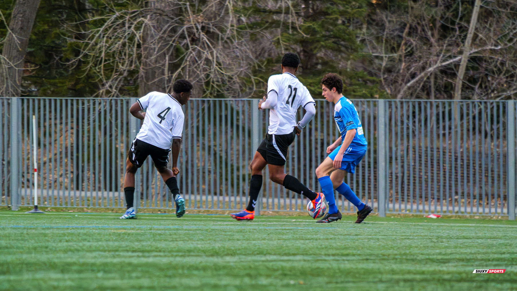 Christ Aaron KADJA - Amine ZOUHIR TAKEDAM -  CS Braves Ahuntsic MCFC - AS St-Leonard - Soccer - L2QC M 2025 - Braves Ahuntsic (1) vs (1) St-Léonard (#L2QC25MCSBASSL4) Photo by: Mathias Pacheco Lemina | Siuxy Sports 2025-04-19