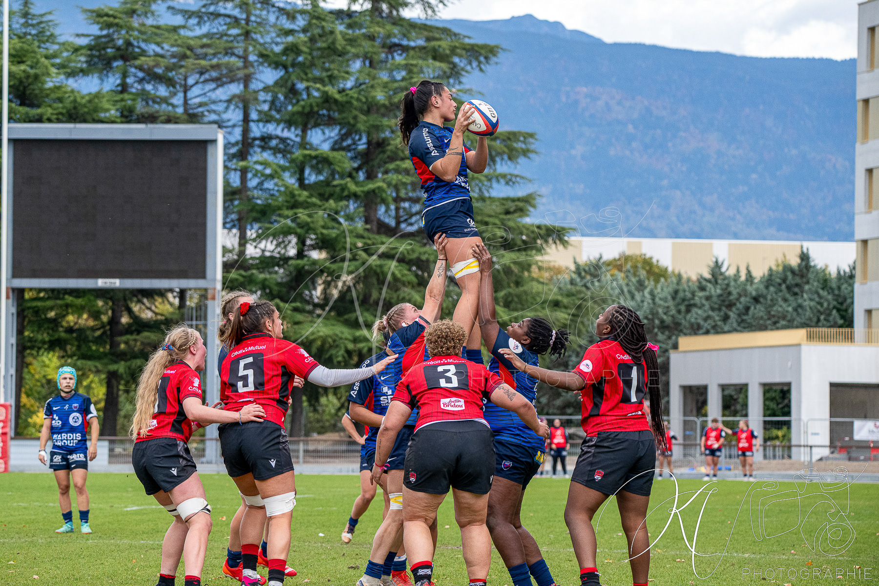  FC Grenoble Rugby - Lyon Olympique Universitaire - Rugby - FFR 2025 - Elite 1 F - Amazones FCG vs Lyon Olympique Universitaire (#FFR25E1FALOU1) Photo by: Karine Valentin | Siuxy Sports 2025-10-18