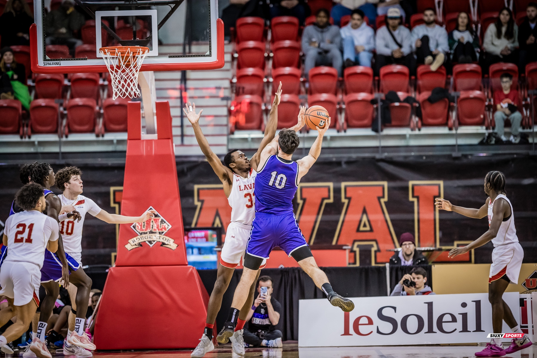  Université Laval - Bishop's University - Basketball - RSEQ 2025 - Basketball M - U.Laval (65) vs (73) Bishop's (#RSEQ25BMULBI02) Photo by: Louis Charland | Siuxy Sports 2025-02-01