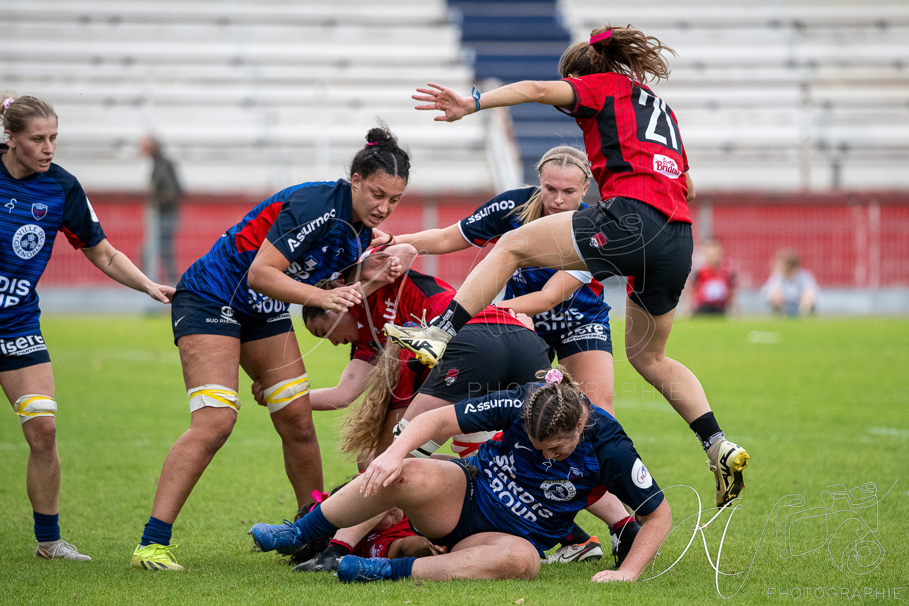 FC Grenoble Rugby - Lyon Olympique Universitaire - Rugby - FFR 2025 - Elite 1 F - Amazones FCG vs Lyon Olympique Universitaire (#FFR25E1FALOU1) Photo by: Karine Valentin | Siuxy Sports 2025-10-18
